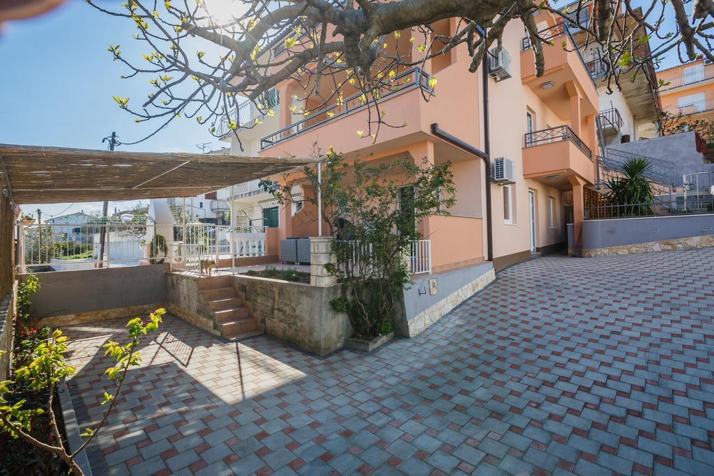 Apartments Viljac Trogir Eksteriør billede
